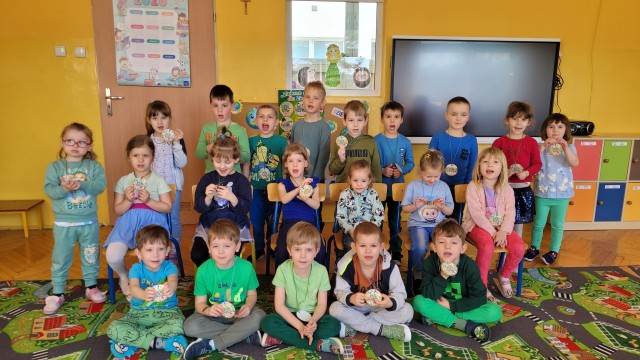 Jeżyki i Kaczuszki wspólnie świętują "Dzień Ziemi".