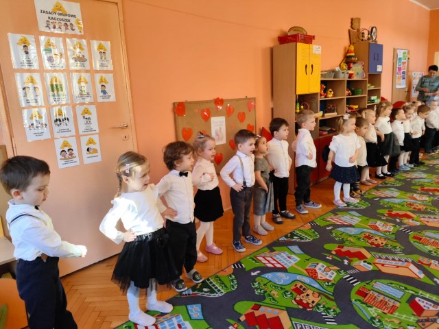 Dzieci występują dla babć i dziadków